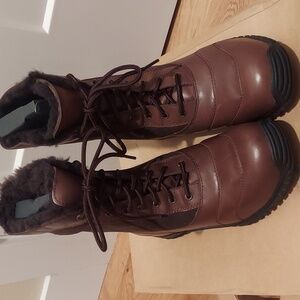 NWT!! UGG 🥾 Mens Cascade Boots Sz 10